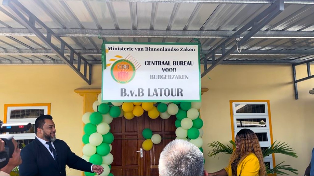Heringebruikname BvB Paramaribo-Latour aan de Tamanoeastraat